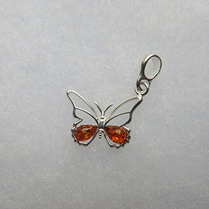 Pendentif petit Papillon fin  - bijou ambre et argent